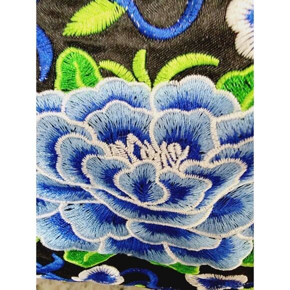 Embroidered Flowers Nylon Crossbody Bag Medium Capacity Shoulder Bag Blue Roses - Picture 3 of 12